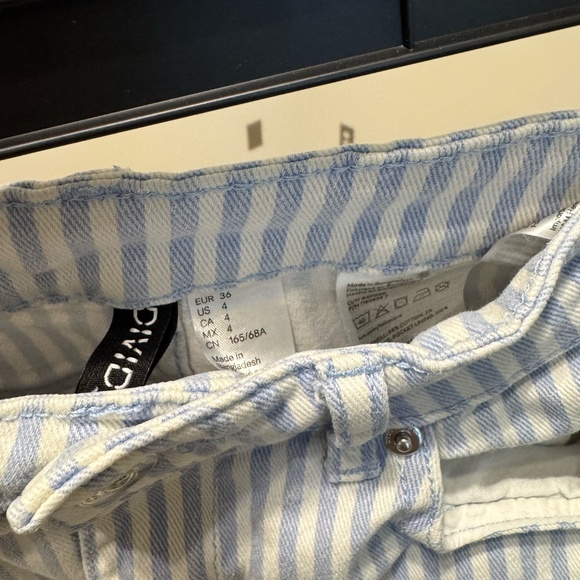 H&M Striped Shorts Size 4 - Picture 3 of 3